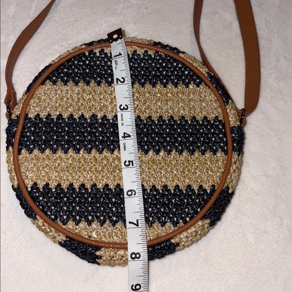 Rattan looking round Crossbody new without tags - Picture 5 of 7